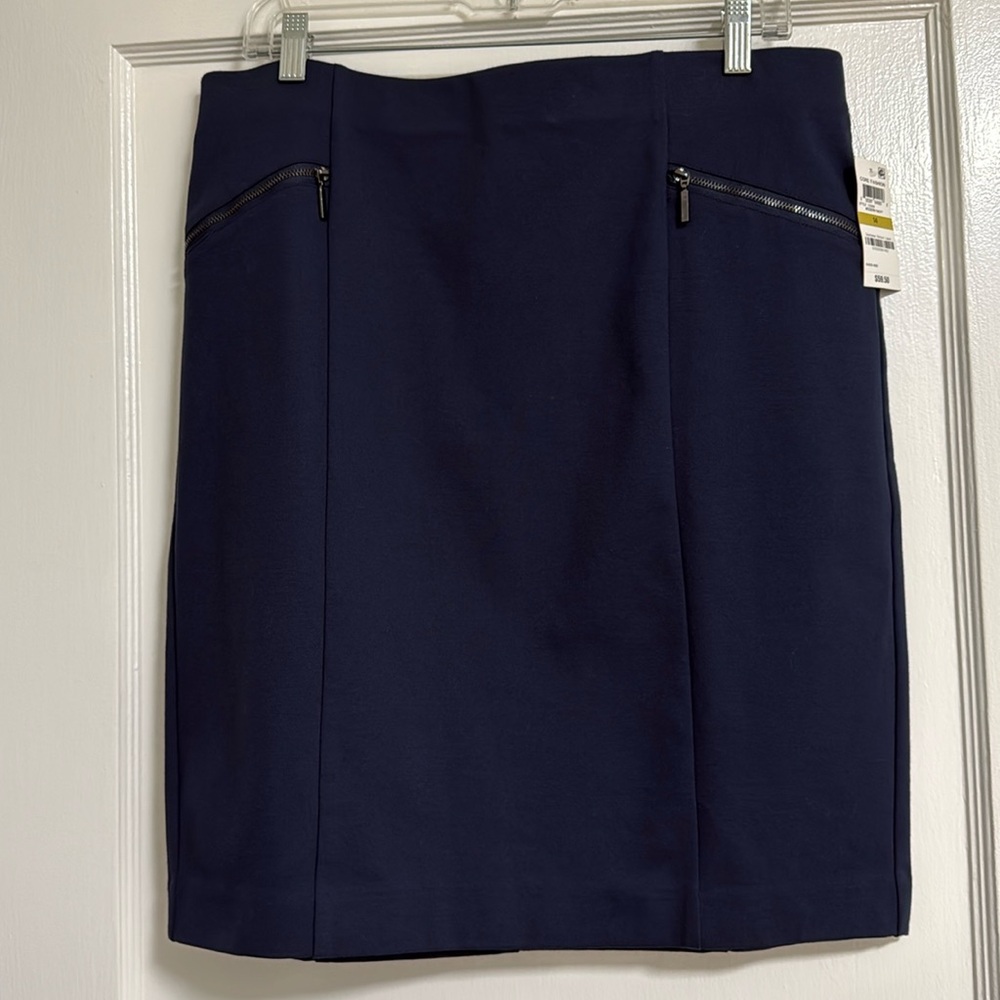 Fabulous Alfani Navy Blue Skirt - great staple piece for any closet - new w/tags